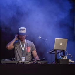 Marcel Iseli DJing